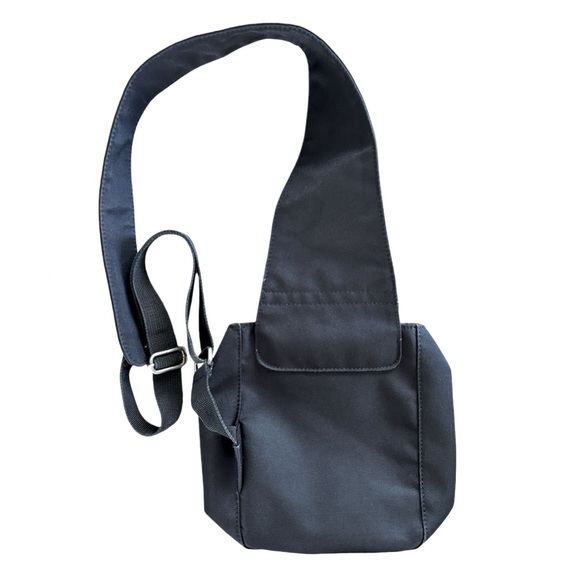 Nike | Unisex black crossbody bag, front snap flap, adjustable strap, pocket, OS - Picture 2 of 13